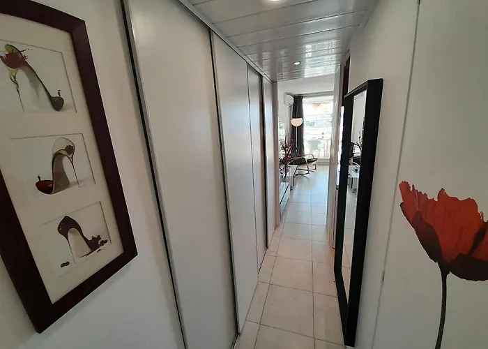 Village Naturiste - Mords Moi